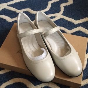 NIB Walking Cradles MaryJane Shoes
